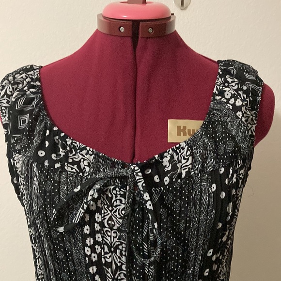 Piano pleated boho style sleeveless blouse blue, black & white SIze Medium - Picture 2 of 9